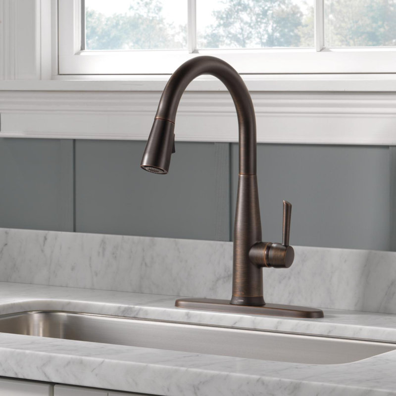 9113TDST,BLDST,ARDST Delta Essa Pull Down Single Handle Kitchen